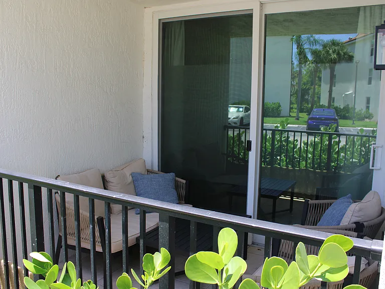 1208 Villa Cir — Photo 1