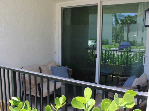 1208 Villa Cir, Boynton Beach, FL 33435