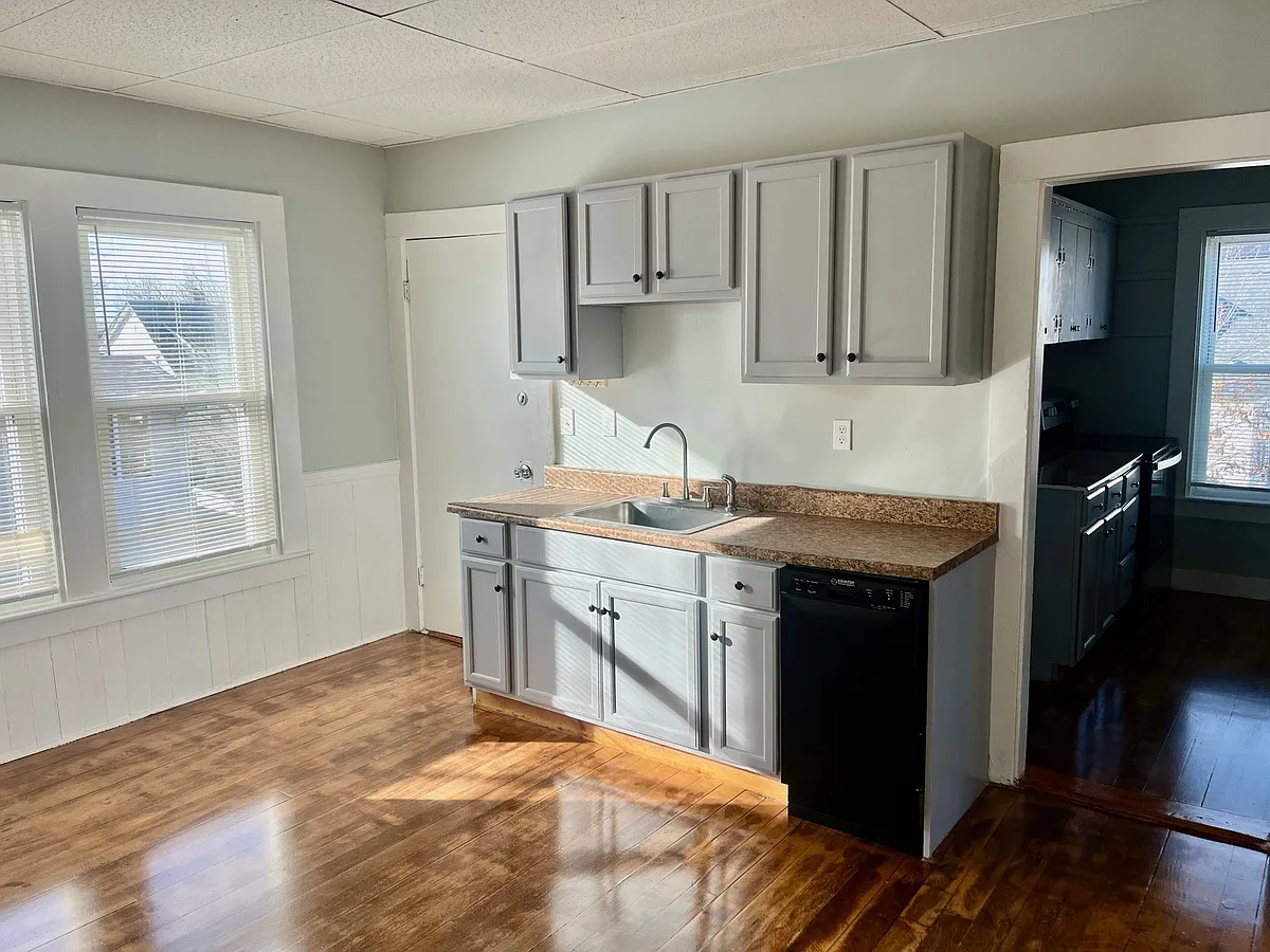 Building Photo - 88 Weston St #2