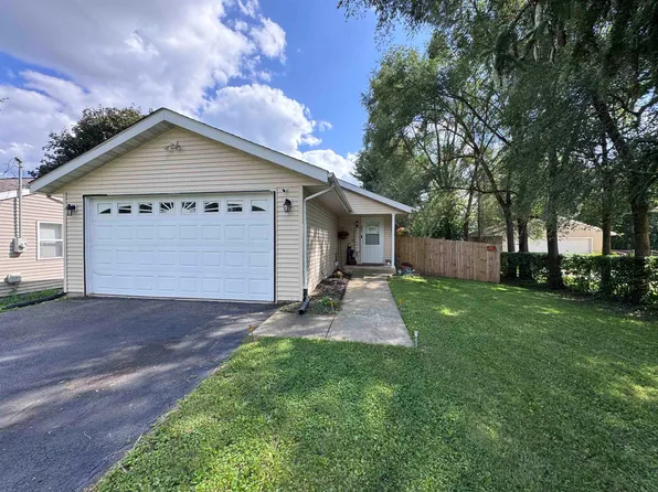 837 Maple Ave, Machesney Park, IL 61115