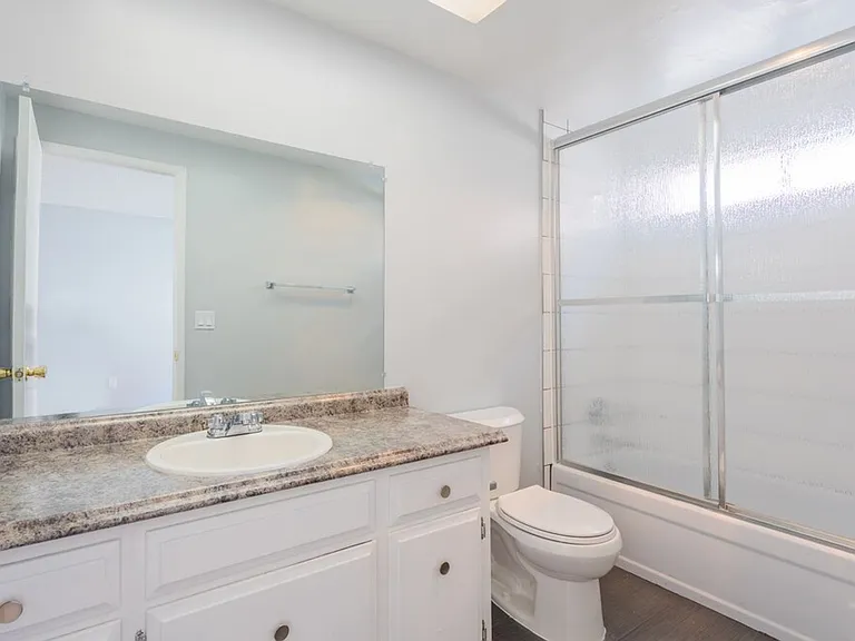 Del Coronado Apartments — Photo 46
