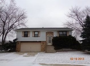 717 Stowell Pl, Streamwood, IL 60107