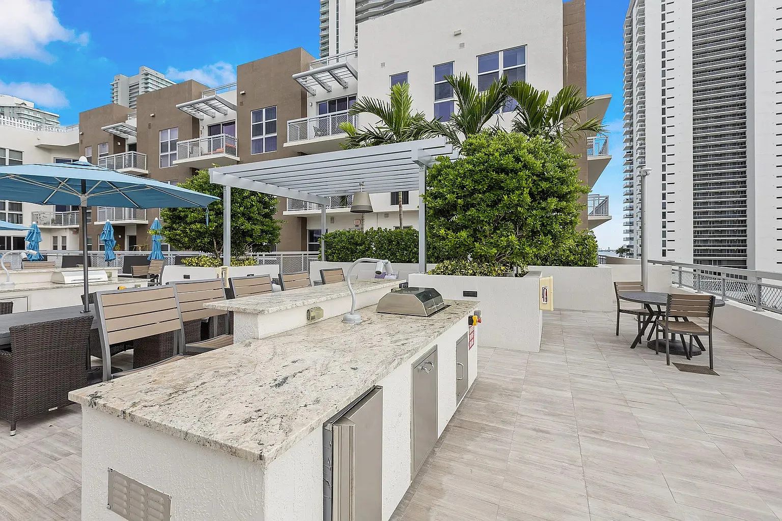 1 bed, 642 sqft, $2,561 — Photo 3