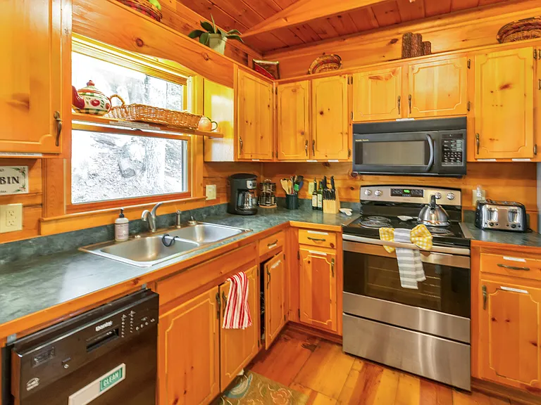 9 Briar Creek Rd — Photo 3