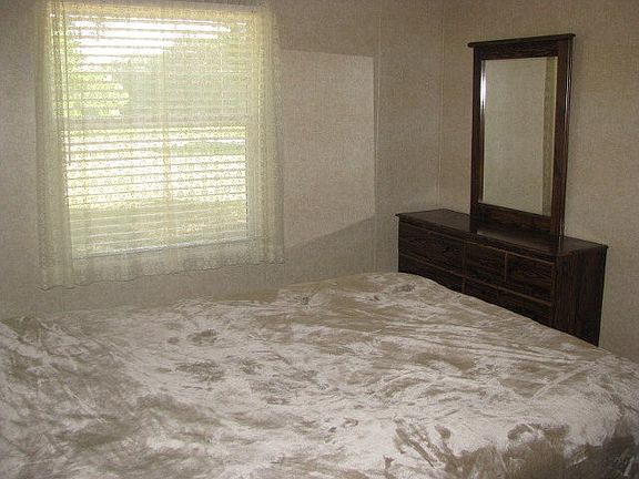 4th image of 239 Lakeshore Dr