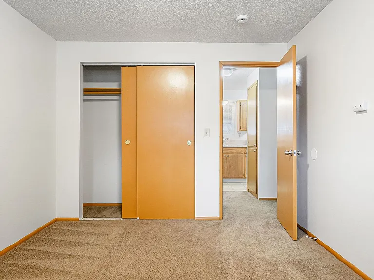 635 S 5th St — Photo 13