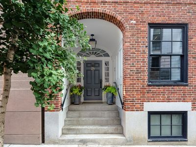 32 Derne St #2C, Boston, MA, 02114