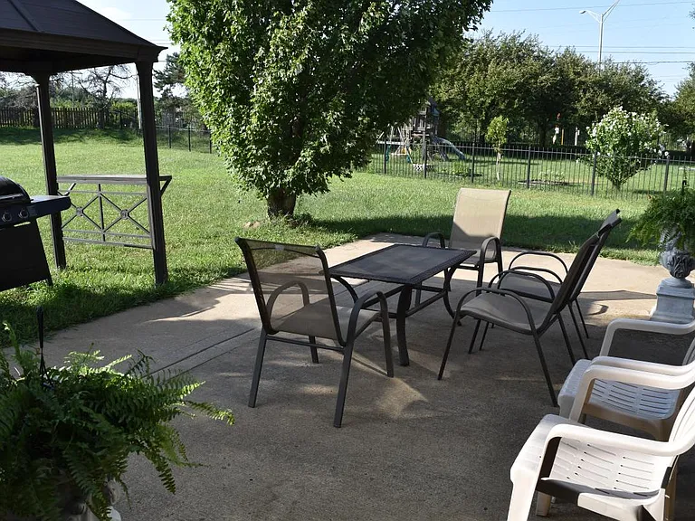 14306 S Summit Ct — Photo 38
