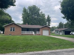 301 W South St, Oconee, IL 62075