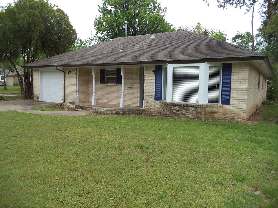 1st image of 928 Barkley Cir