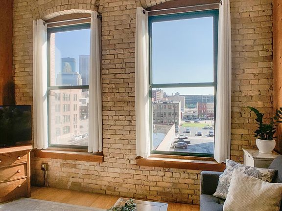 Living space with great views of downtown