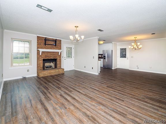 5th image of 808 Old Newton Rd