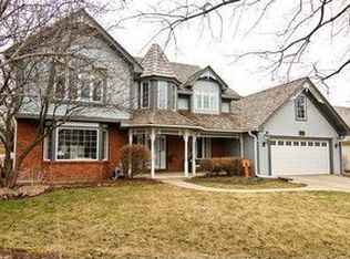 937 Windhaven Rd, Libertyville, IL 60048