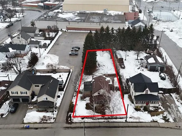 42 Sanders St, Tillsonburg, ON N4G 1H6