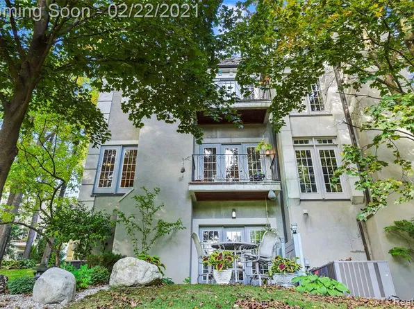 5409 Bristol Parke Dr, Clarkston, MI 48348