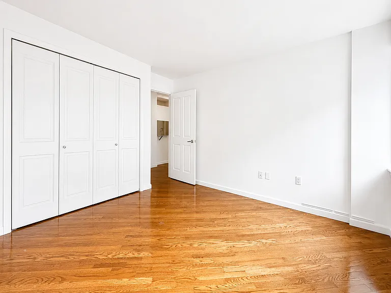 401 W 22nd St #5D — Photo 6