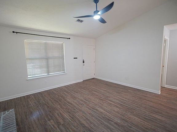 3rd image of 3027 Oak Hammock Ln
