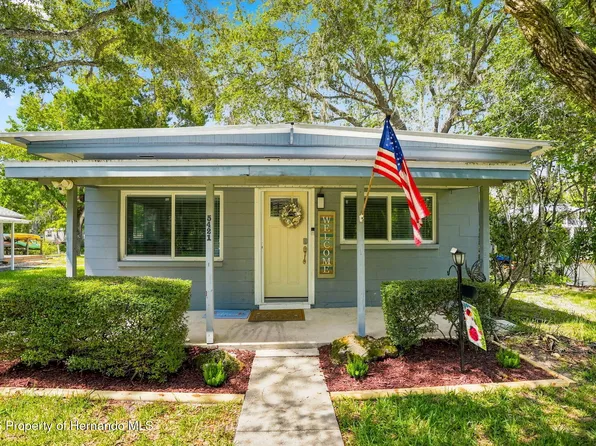 5421 Gay St, Weeki Wachee, FL 34607