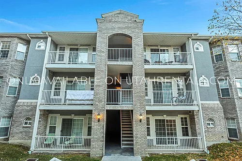 421 Belmont Pl #156 Photo 1