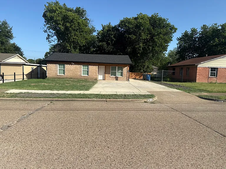844 Cleardale Dr — Photo 11