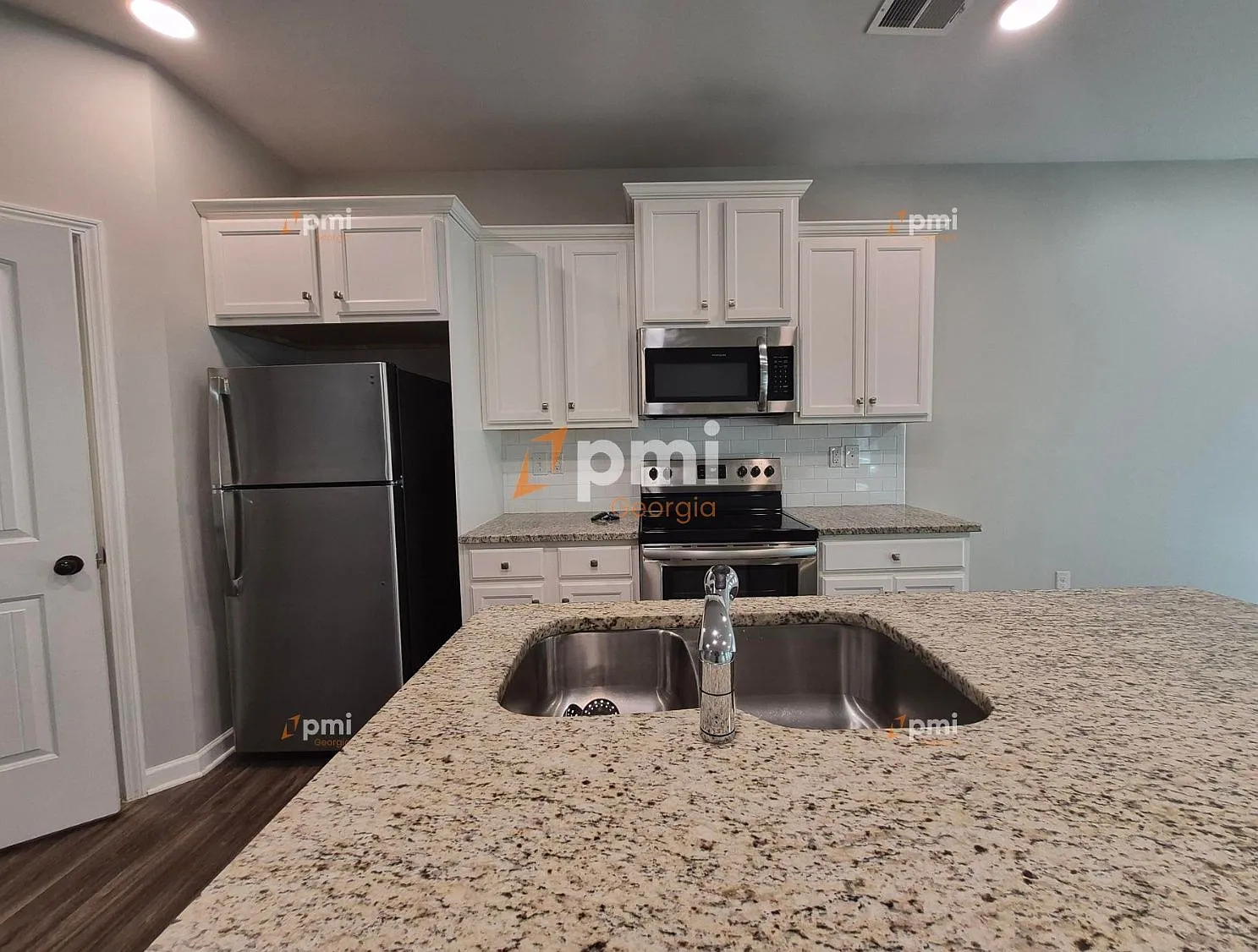 4 bed, 3.0 bath, 2485 sqft, $2,145 — Photo 4