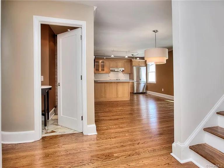 450 Center St #15 — Photo 5
