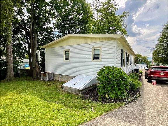 3rd image of 4753 E Lake Rd