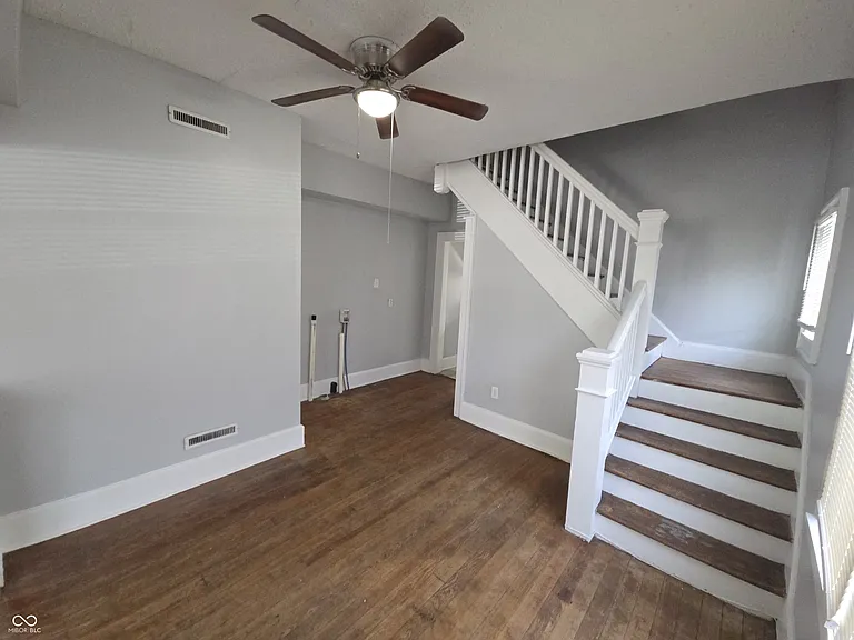 1339 Lee St — Photo 5