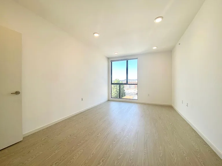 1335 Folsom — Photo 23