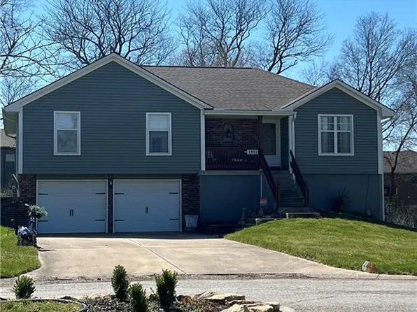 1901 Fairground Dr, Pleasant Hill, MO 64080