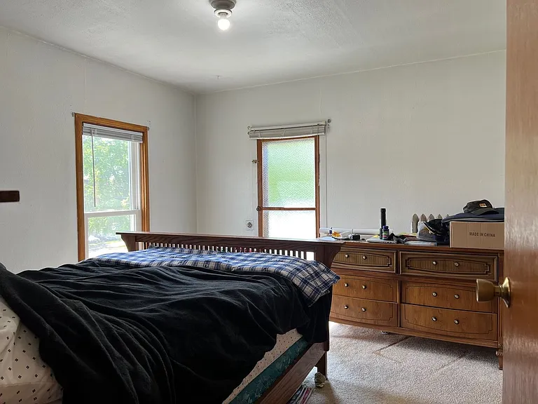 Comfortable Old Home converted into Apartments — Photo 26