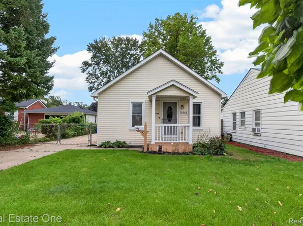 1446 E Meyers Ave, Hazel Park, MI 48030