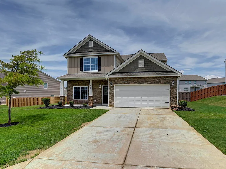 414 Tulip Way — Photo 2