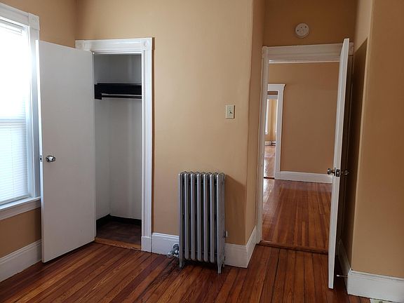 3rd floor bedroom with closet