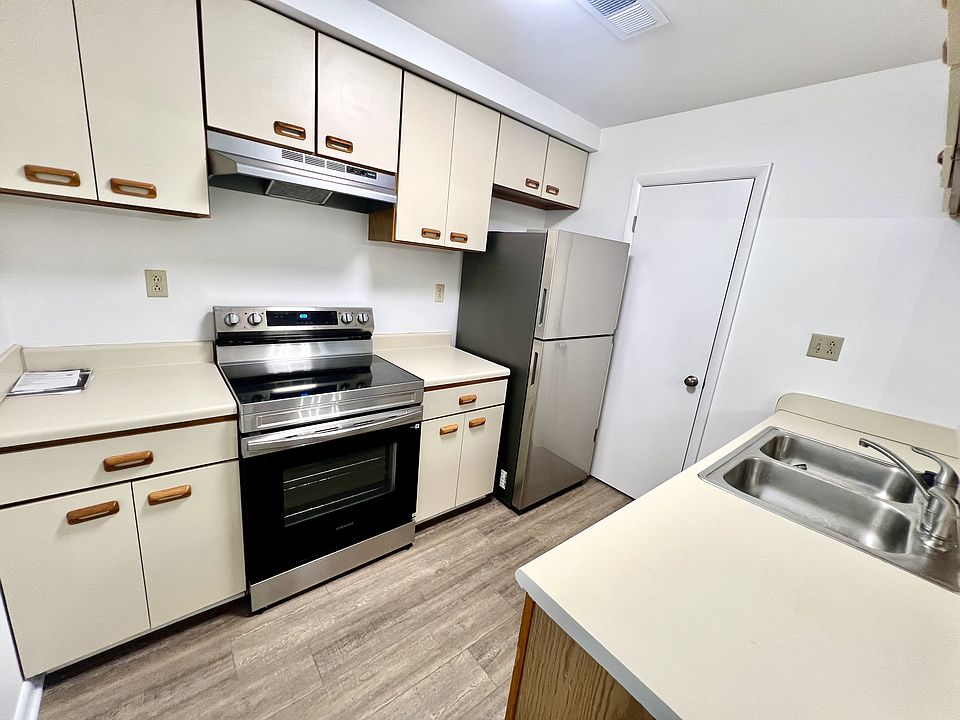 2nd image of 414 Sea Pointe Ct #1102