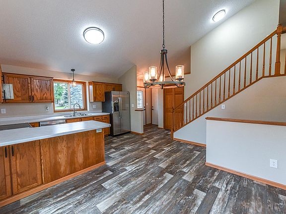 4th image of 302 16th Ave N