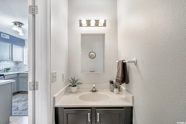 475 N Redwood Rd #12 — Photo 7