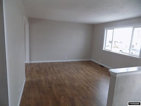 3rd image of 359 Big Horn St