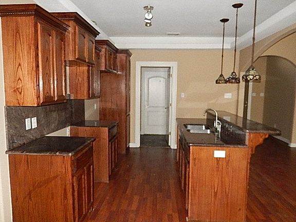 4th image of 407 James St