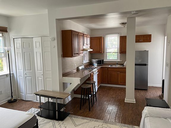 2nd image of 31 Saint Andrews Pl APT 12