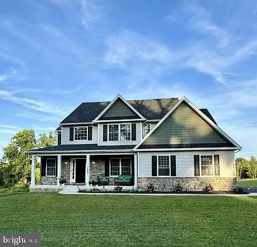 4 bed, 2.5 bath, 2790 sqft, $3,600 — Photo 1