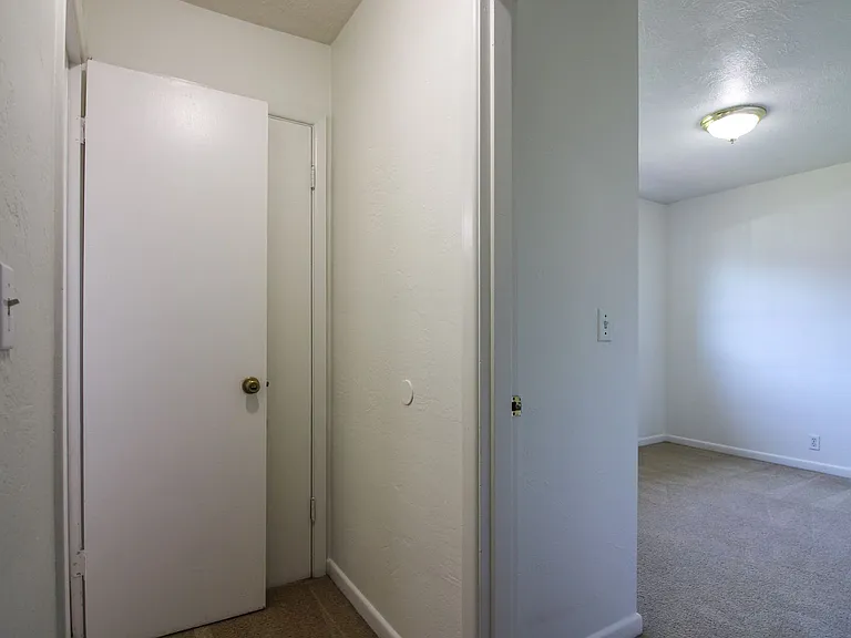 1136 Fairmount Ave S — Photo 15