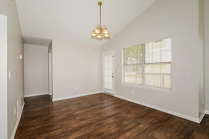 3 bed, 2.0 bath, 1322 sqft, $1,775 — Photo 4