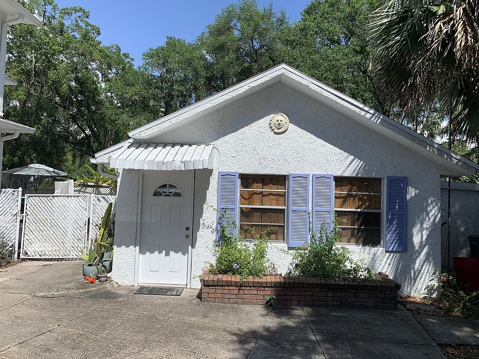 Cottage entrance