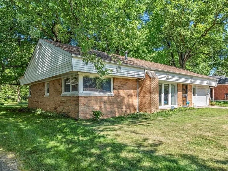 141 Circle Dr — Photo 14