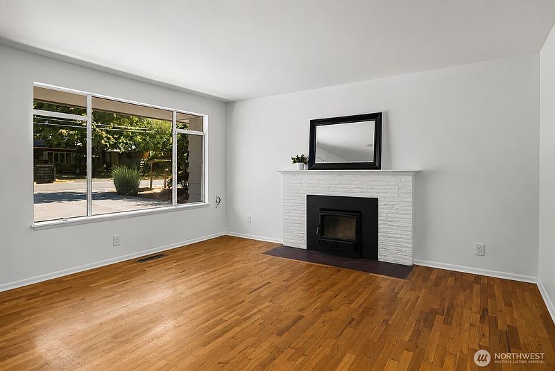 5th image of 16821 19th Avenue SW