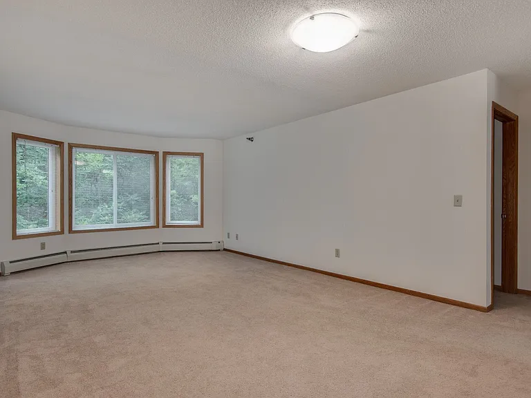 Vernon Oaks Apartments — Photo 13