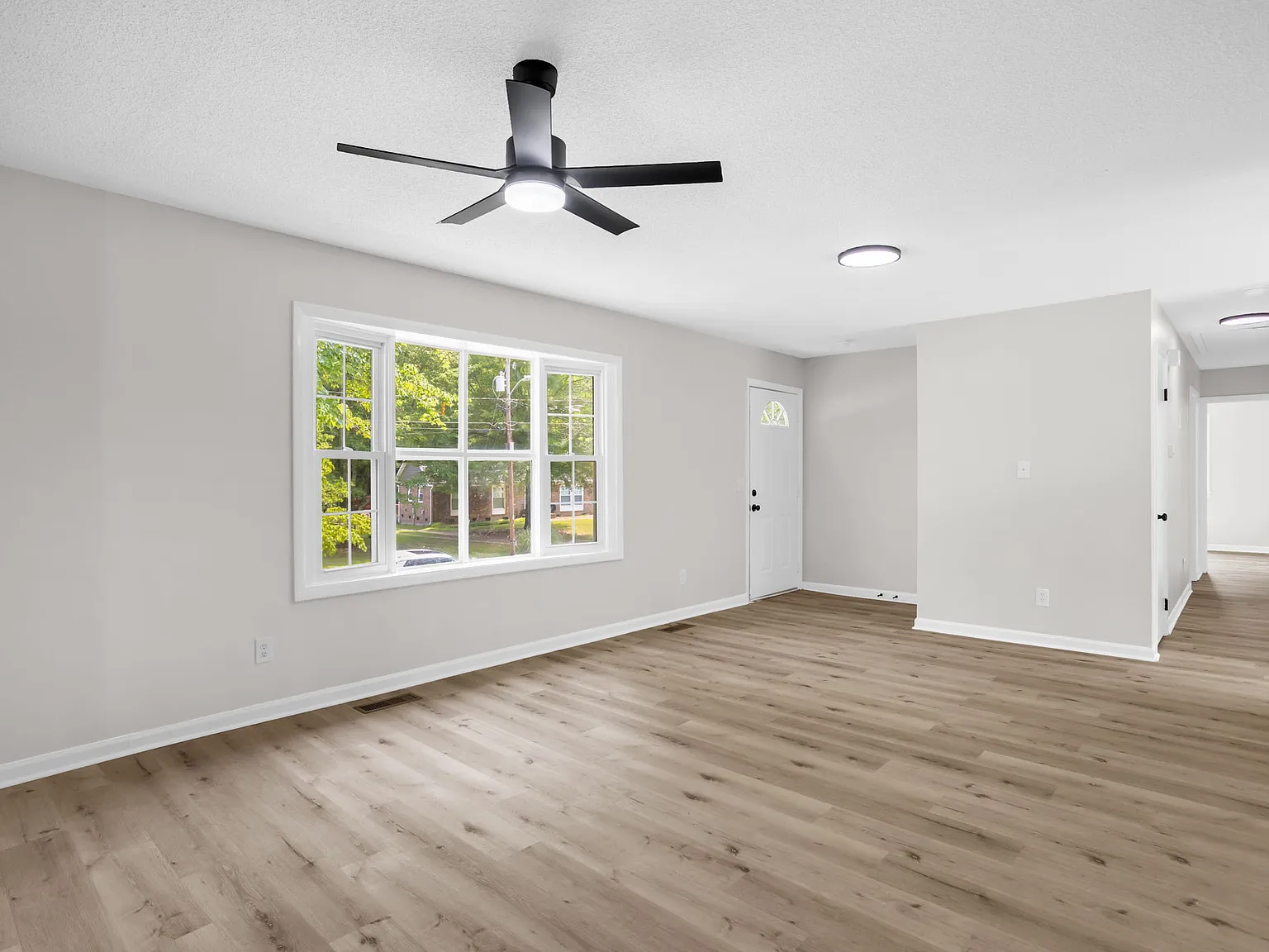 3 bed, 1.5 bath, 1307 sqft, $1,750 — Photo 4