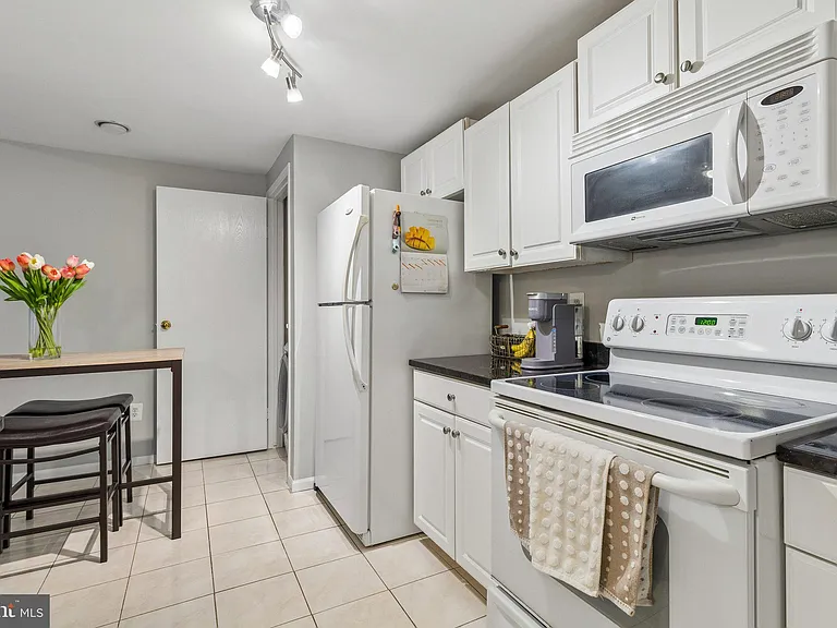 3933 Greencastle Rd #307 — Photo 6
