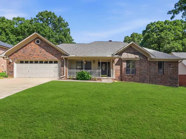 18 Blue Mountain Dr, Maumelle, AR 72113